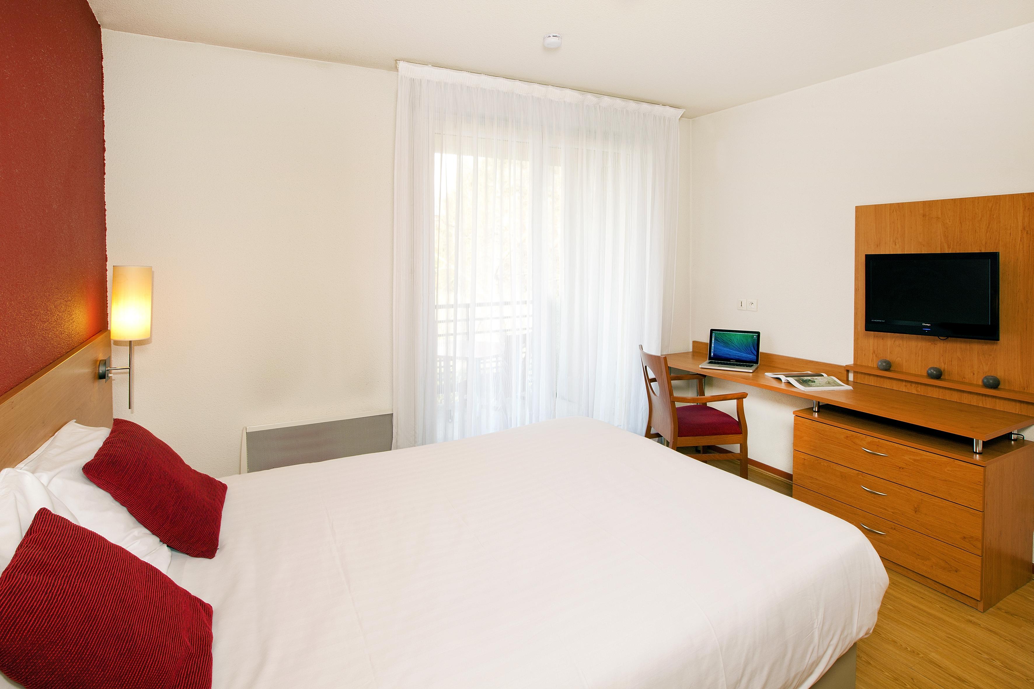 Sejours & Affaires Geneve Saint Genis Aparthotel Екстериор снимка