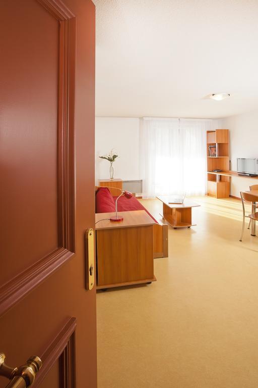 Sejours & Affaires Geneve Saint Genis Aparthotel Екстериор снимка