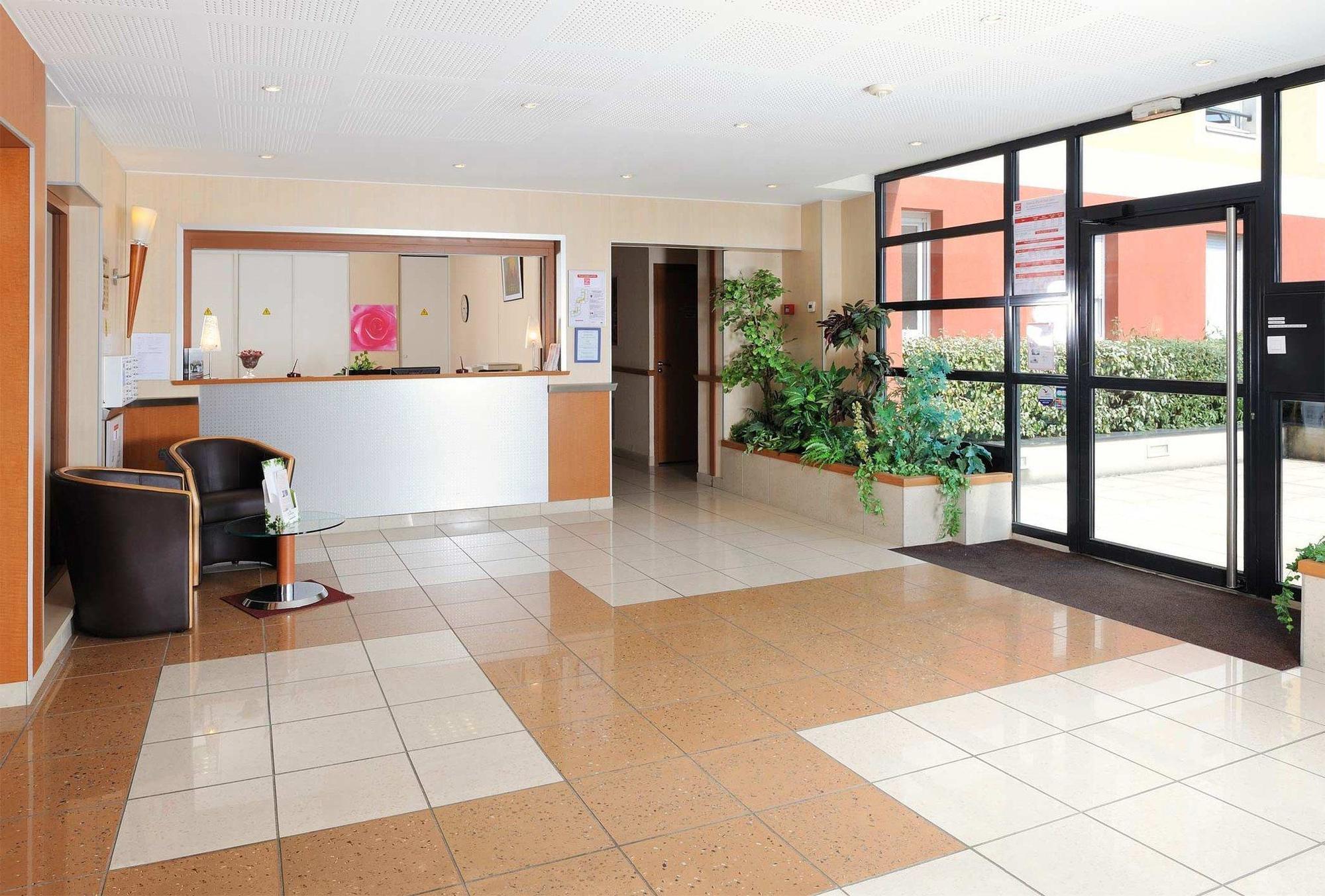 Sejours & Affaires Geneve Saint Genis Aparthotel Екстериор снимка